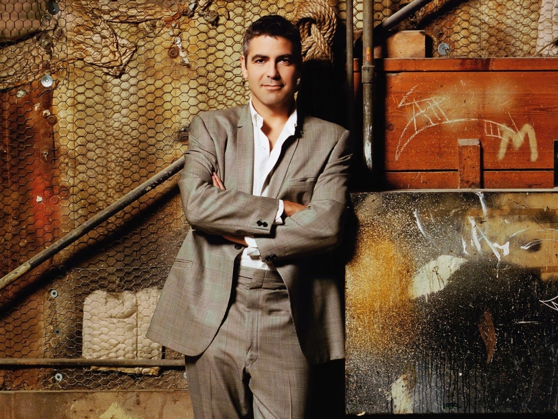 George Clooney Elegant Suit for 1152 x 864 resolution