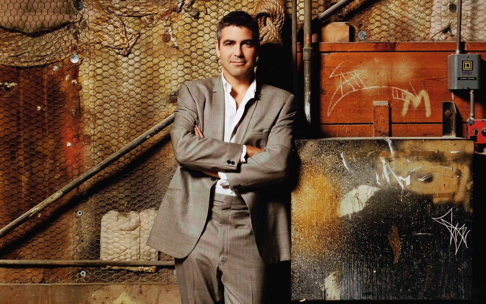 George Clooney Elegant Suit for 1680 x 1050 widescreen resolution