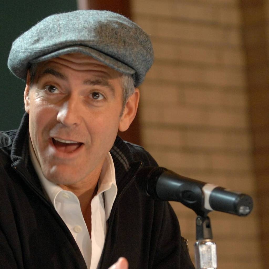 George Clooney Hat for 1024 x 1024 iPad resolution