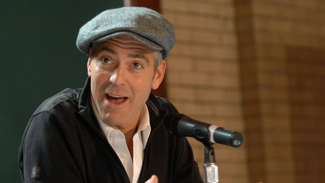 George Clooney Hat for 1366 x 768 HDTV resolution