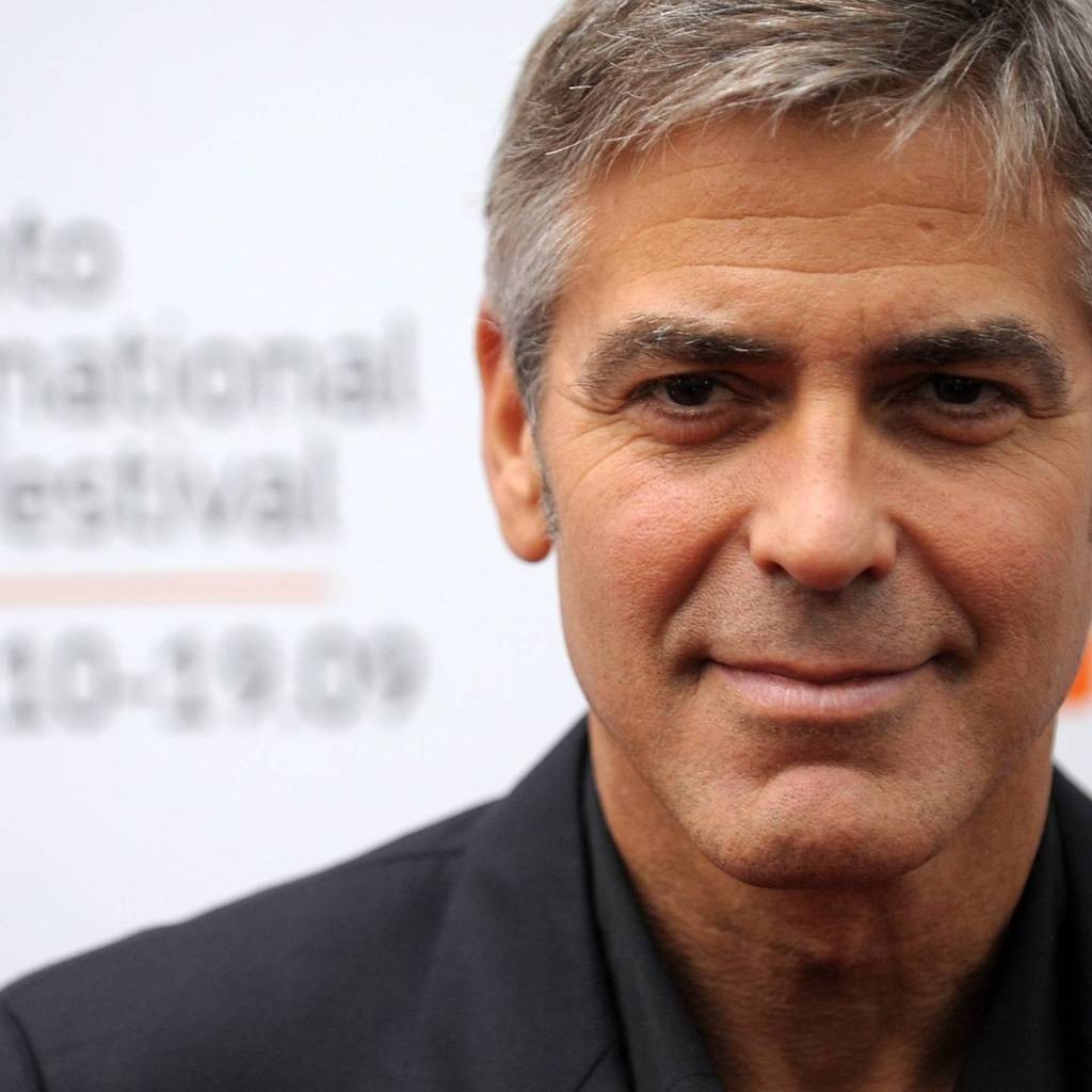 George Clooney Smile for 1024 x 1024 iPad resolution