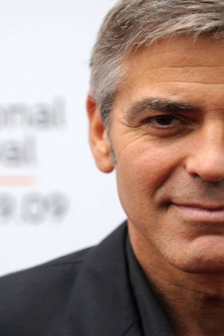 George Clooney Smile for 320 x 480 iPhone resolution