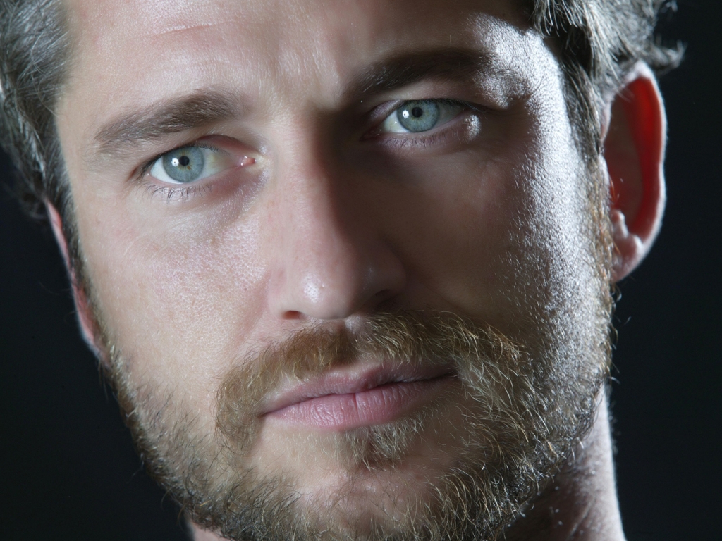 Gerard Butler Close Up for 1024 x 768 resolution