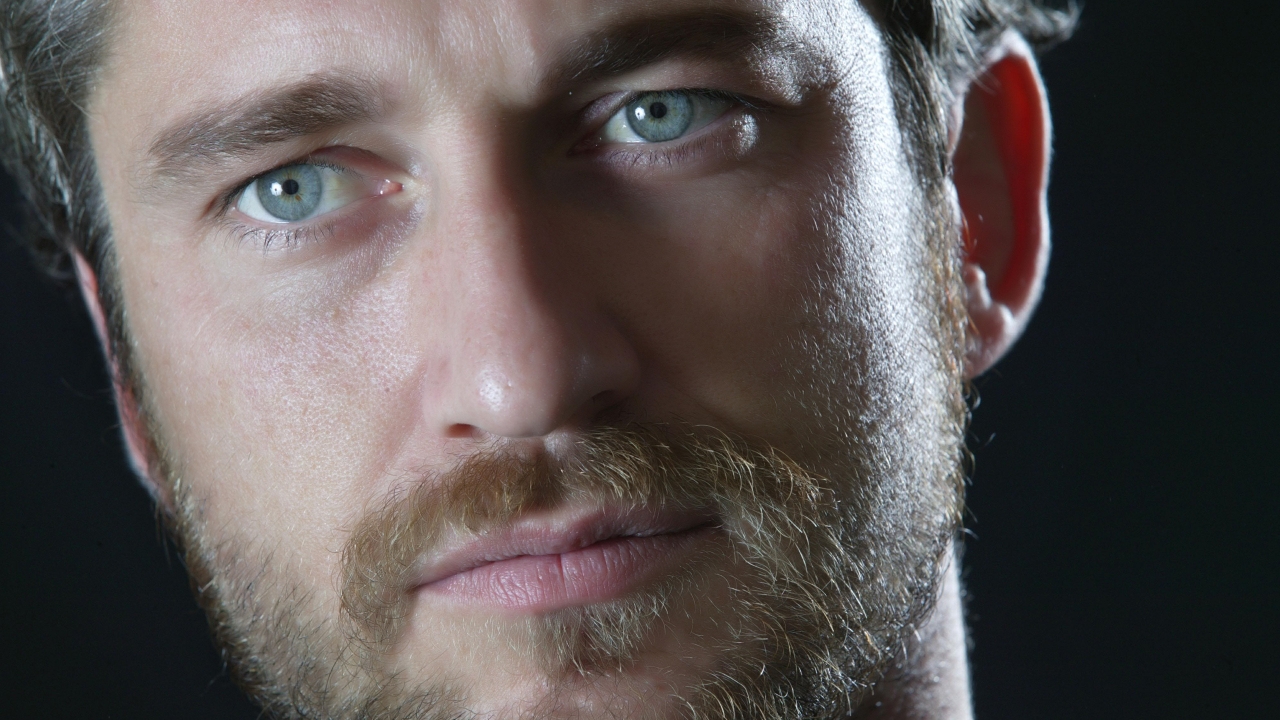 Gerard Butler Close Up for 1280 x 720 HDTV 720p resolution