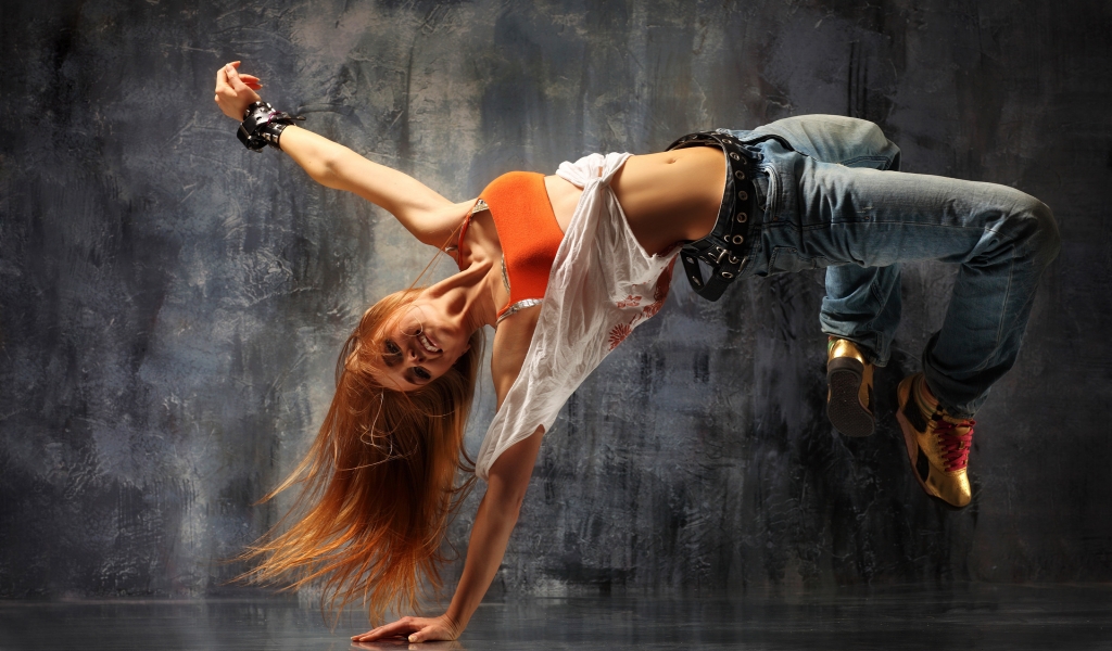 Girl Breakdancing for 1024 x 600 widescreen resolution