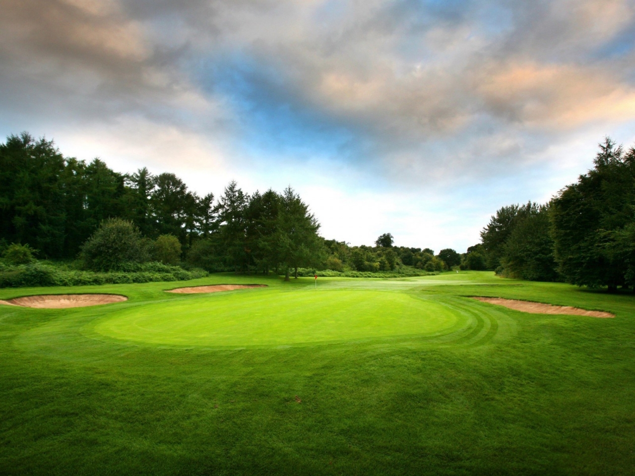 Golf Field for 1280 x 960 resolution