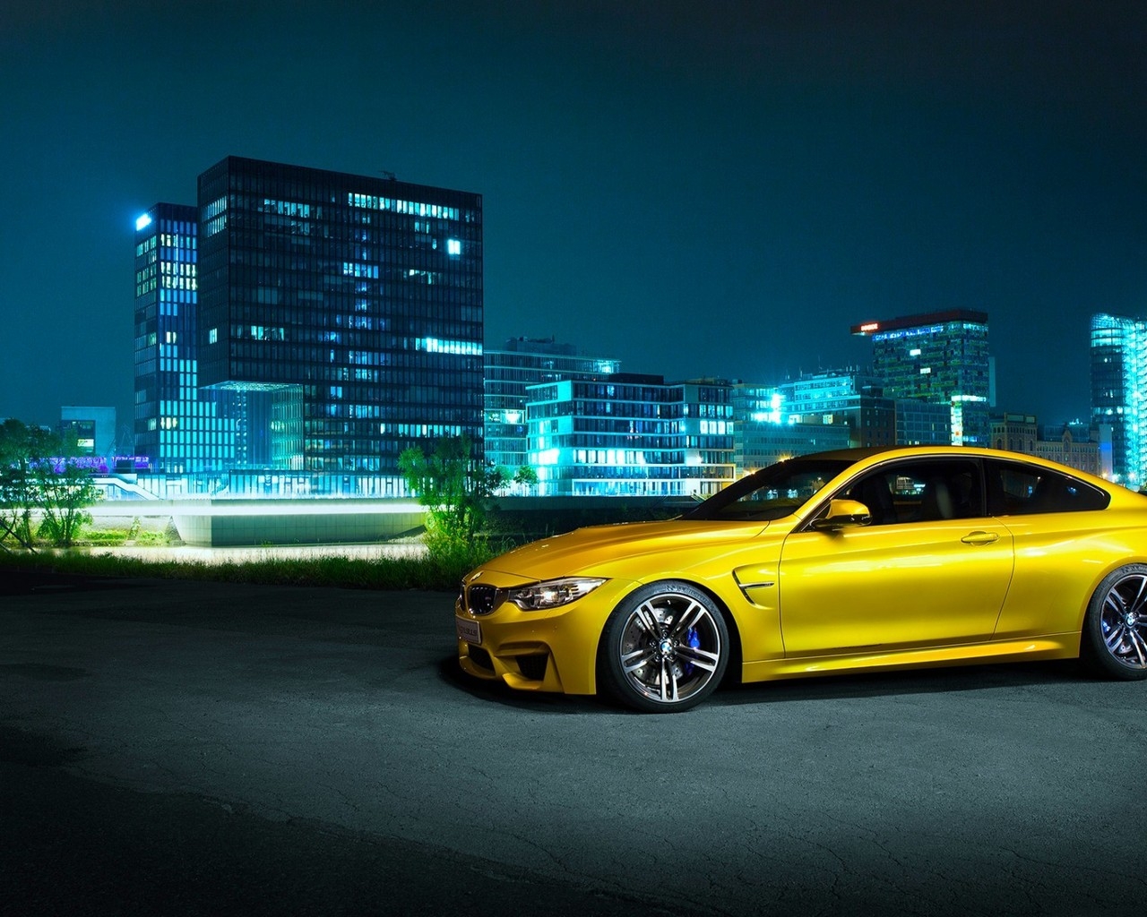Gorgeous BMW M4 Coupe for 1280 x 1024 resolution