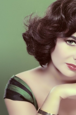 Gorgeous Elizabeth Taylor for 320 x 480 iPhone resolution