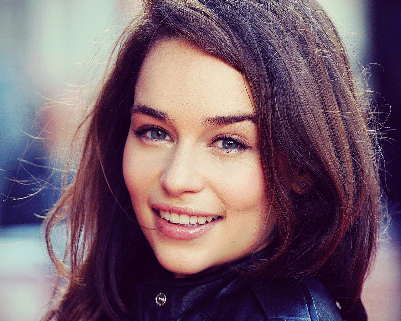 Gorgeous Emilia Clarke for 1280 x 1024 resolution