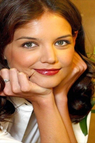 Gorgeous Katie Holmes for 320 x 480 iPhone resolution