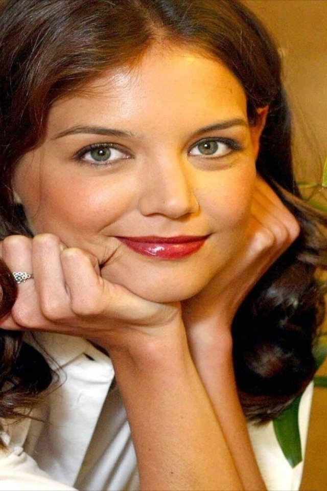 Gorgeous Katie Holmes for 640 x 960 iPhone 4 resolution