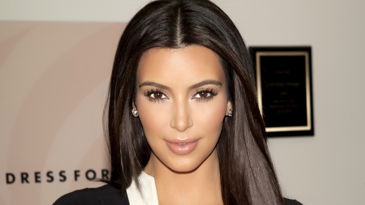 Gorgeous Kim Kardashian for 1280 x 720 HDTV 720p resolution