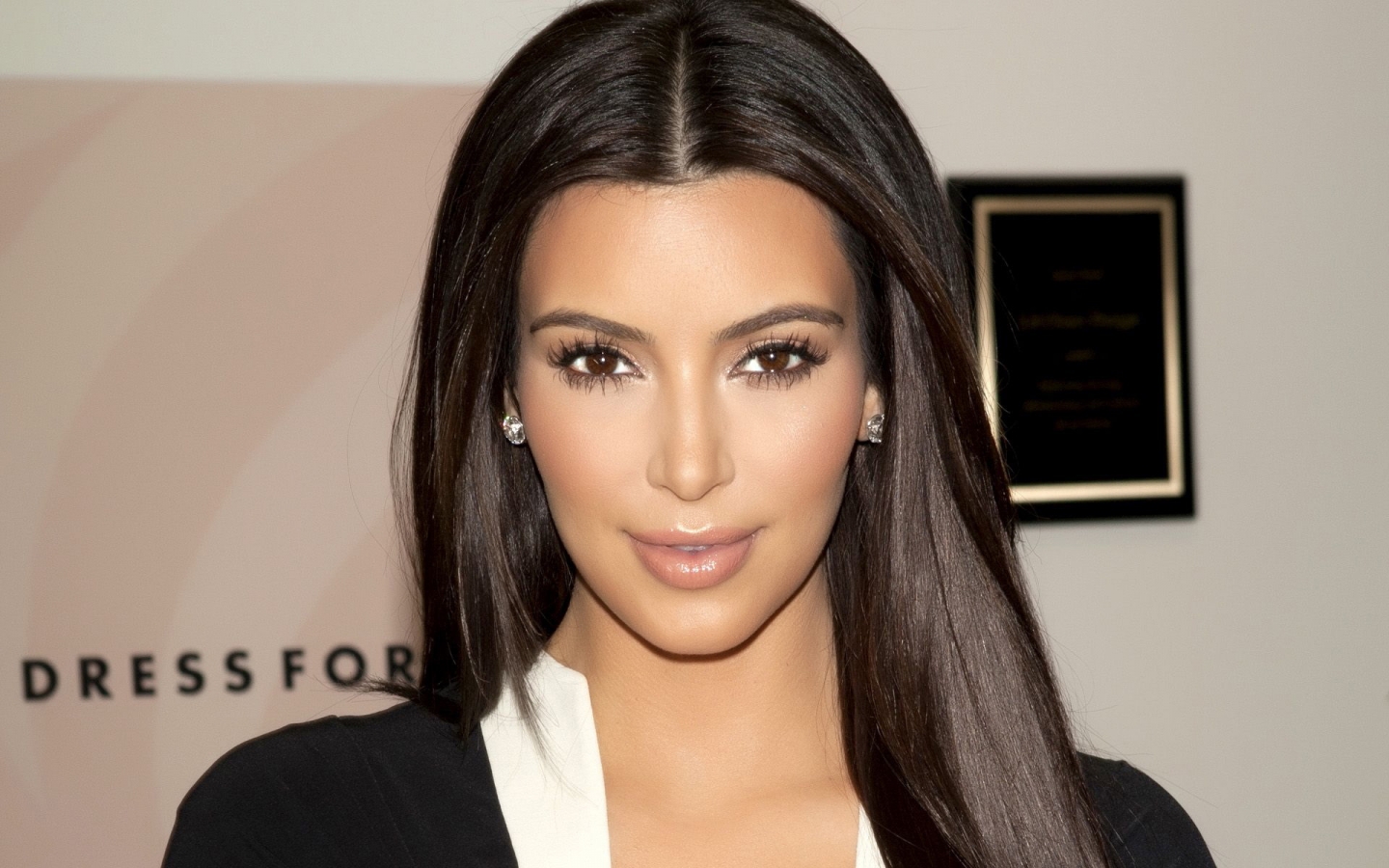 Gorgeous Kim Kardashian for 1440 x 900 widescreen resolution