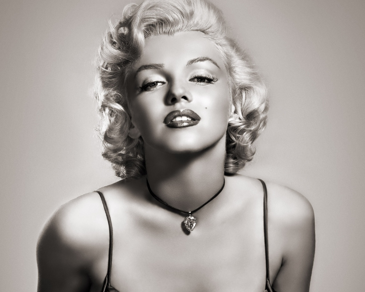 Gorgeous Marilyn Monroe for 1280 x 1024 resolution