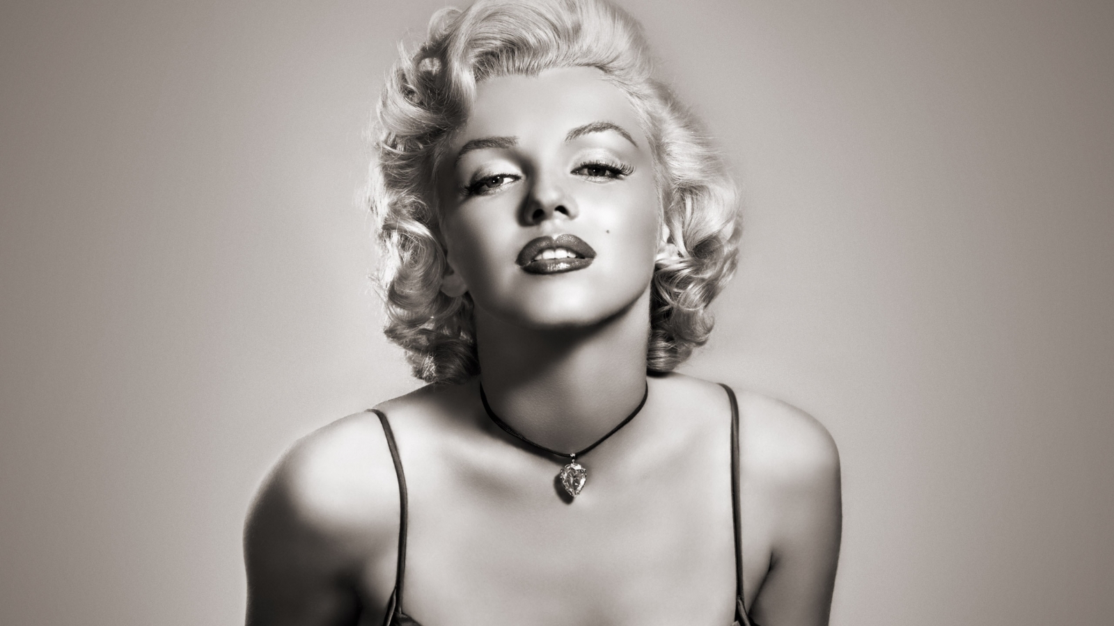 Gorgeous Marilyn Monroe for 1600 x 900 HDTV resolution