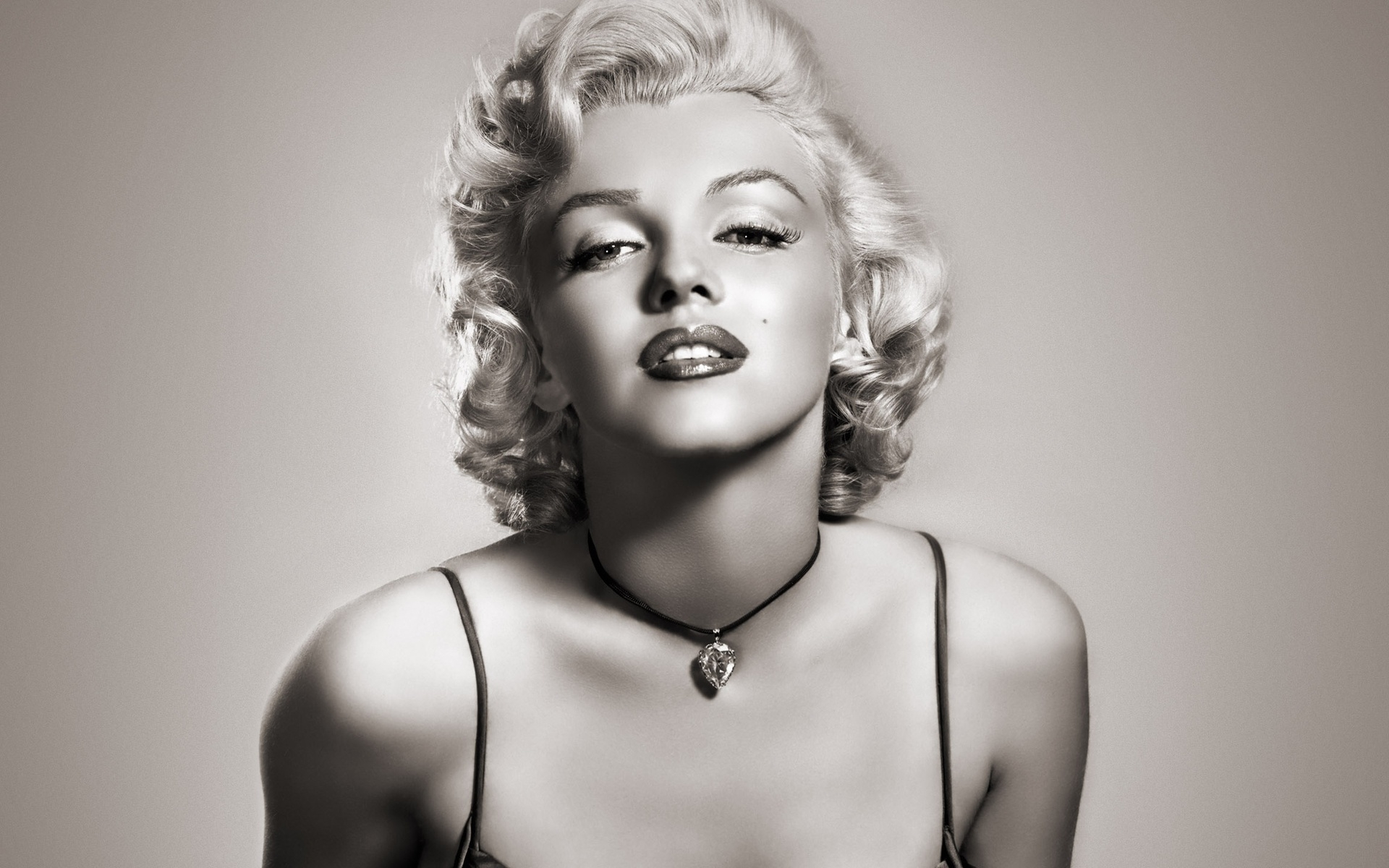 Gorgeous Marilyn Monroe for 1920 x 1200 widescreen resolution