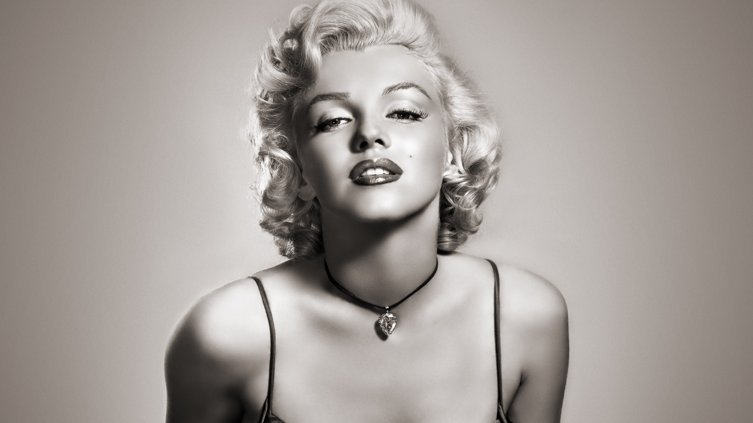 Gorgeous Marilyn Monroe for 2560x1440 HDTV resolution