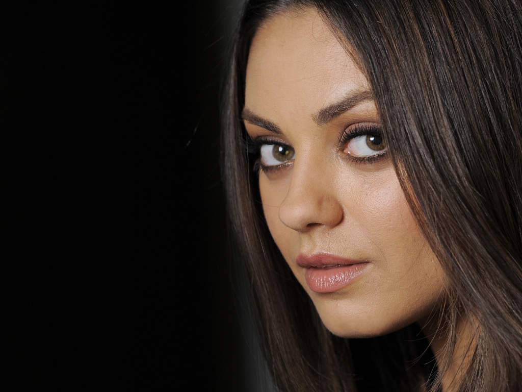 Gorgeous Mila Kunis for 1024 x 768 resolution