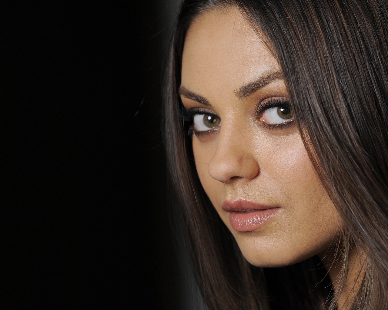 Gorgeous Mila Kunis for 1280 x 1024 resolution
