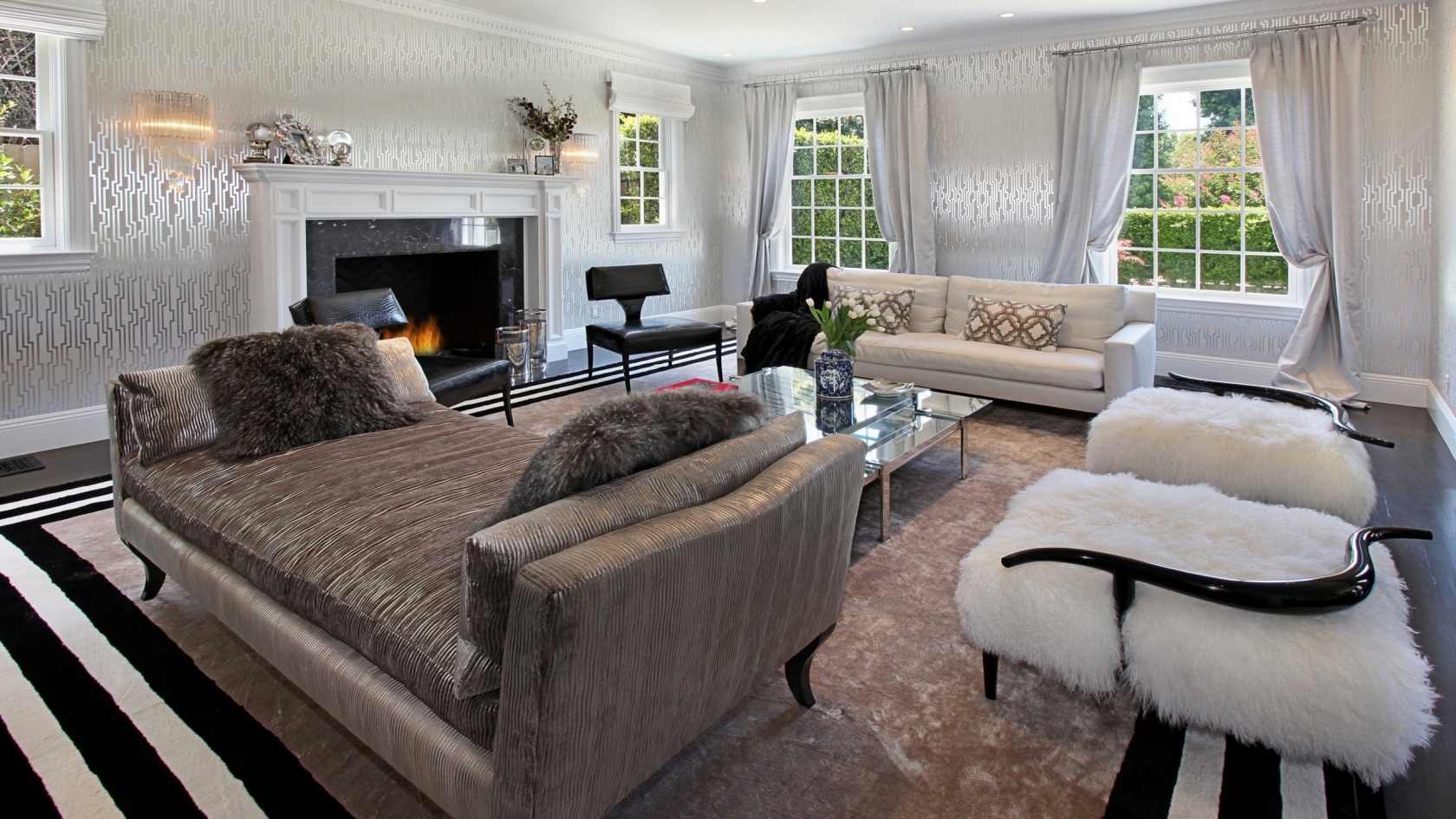 Gorgeous Modern Livingroom Design for 1680 x 945 HDTV resolution