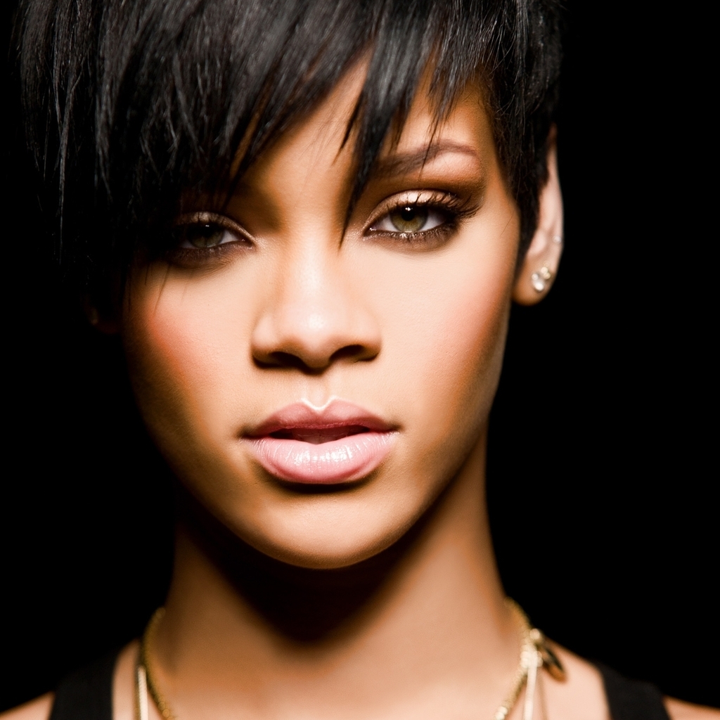 Gorgeous Rihanna for 1024 x 1024 iPad resolution