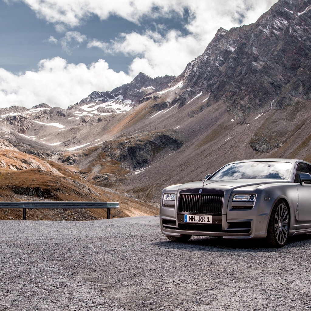 Gorgeous Rolls-Royce Ghost for 1024 x 1024 iPad resolution