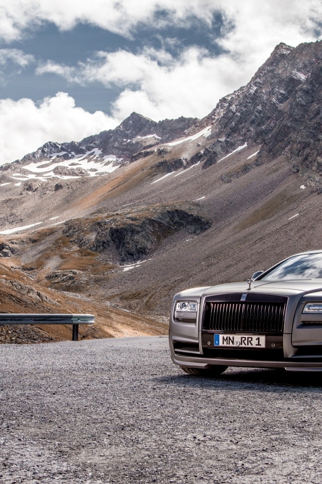 Gorgeous Rolls-Royce Ghost for 640 x 960 iPhone 4 resolution