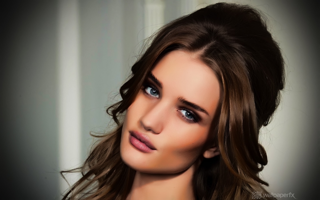 Gorgeous Rosie Huntington for 1280 x 800 widescreen resolution