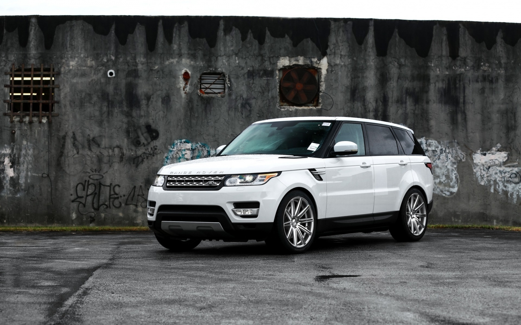 Gorgeous White Range Rover Sport for 1680 x 1050 widescreen resolution