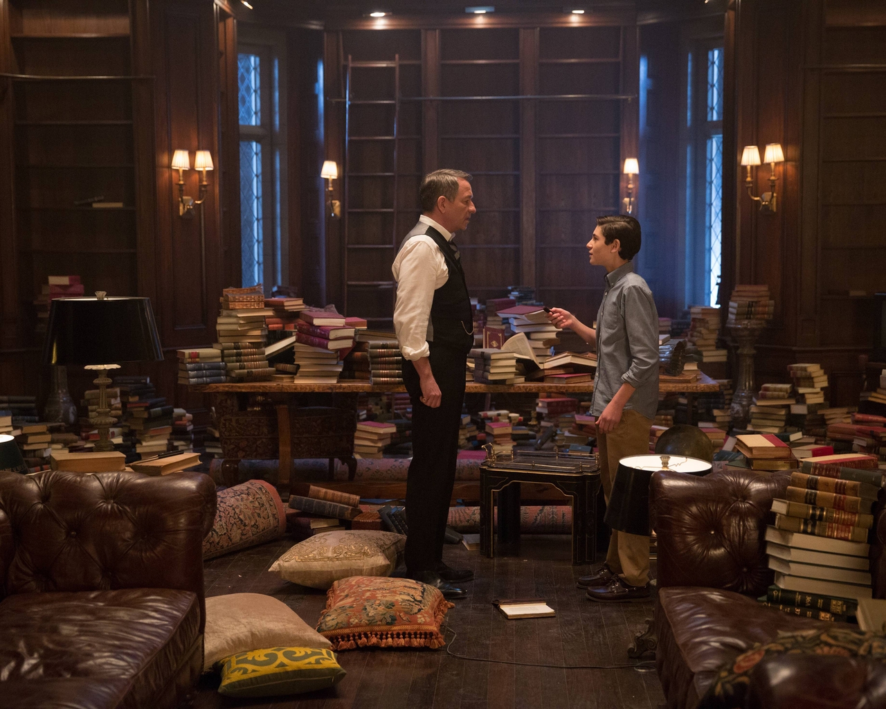 Gotham Alfred and Bruce for 1280 x 1024 resolution