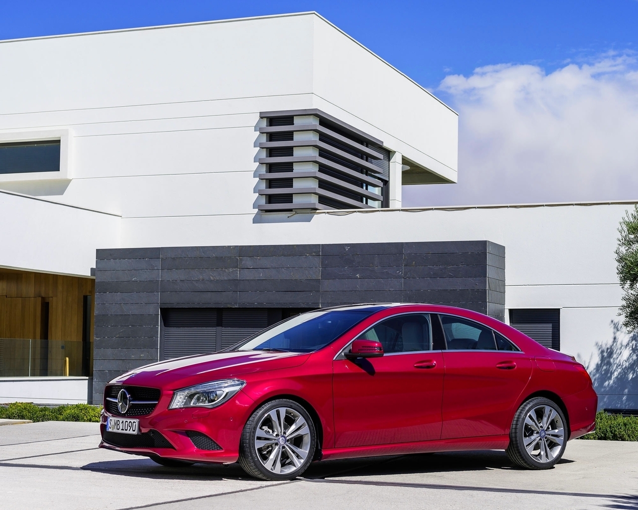 Gourgeous CLA Mercedes  for 1280 x 1024 resolution