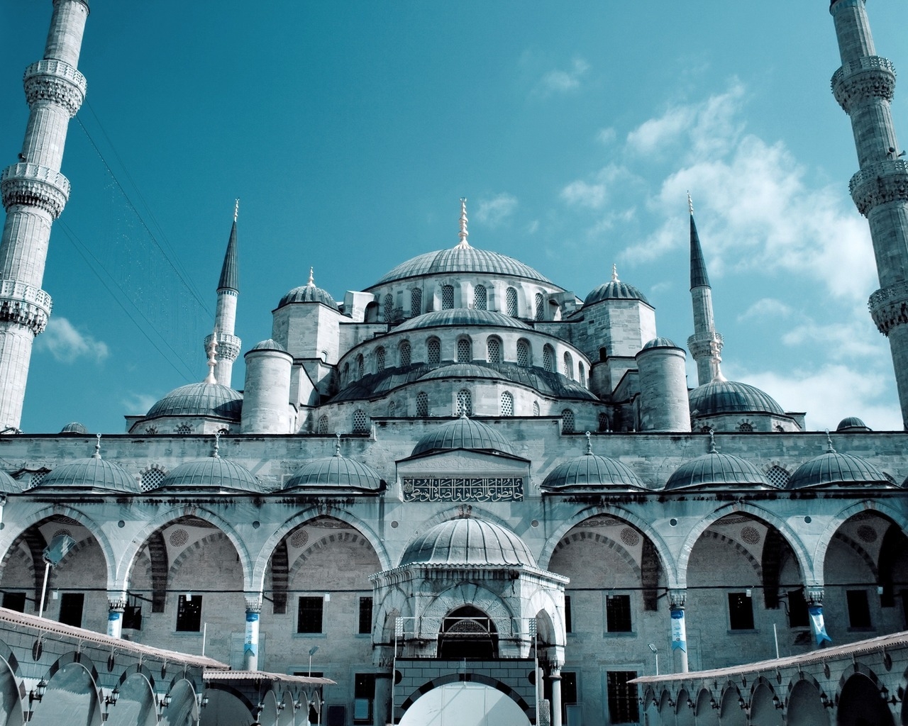 Grand Mosque Istanbul for 1280 x 1024 resolution