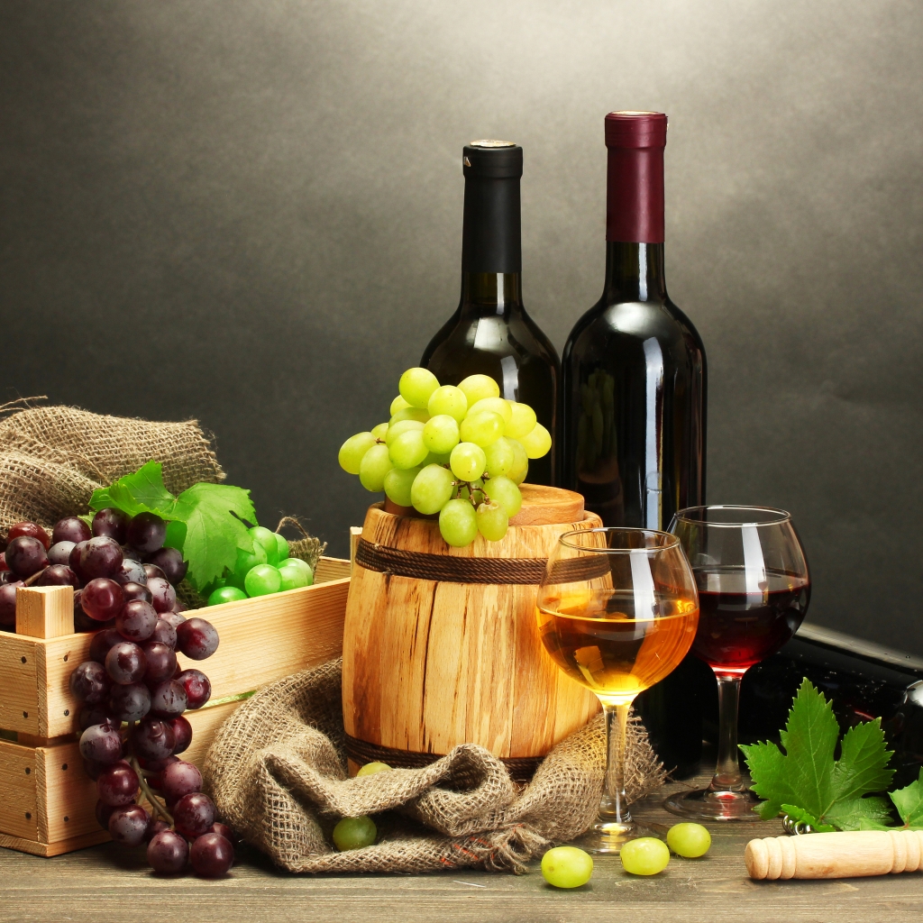 Grapes and Wine for 1024 x 1024 iPad resolution