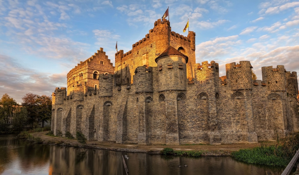 Gravensteen Castle Ghent for 1024 x 600 widescreen resolution
