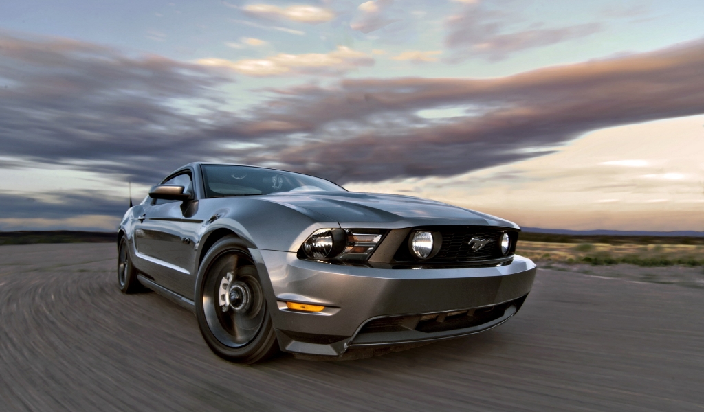 Gray Ford Mustang GT for 1024 x 600 widescreen resolution