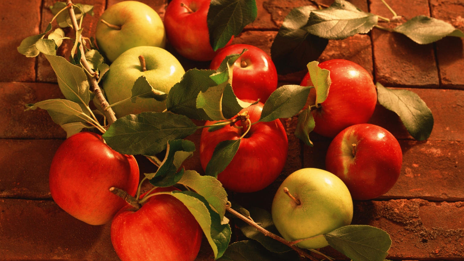 Green and Red Apples for 1536 x 864 HDTV resolution