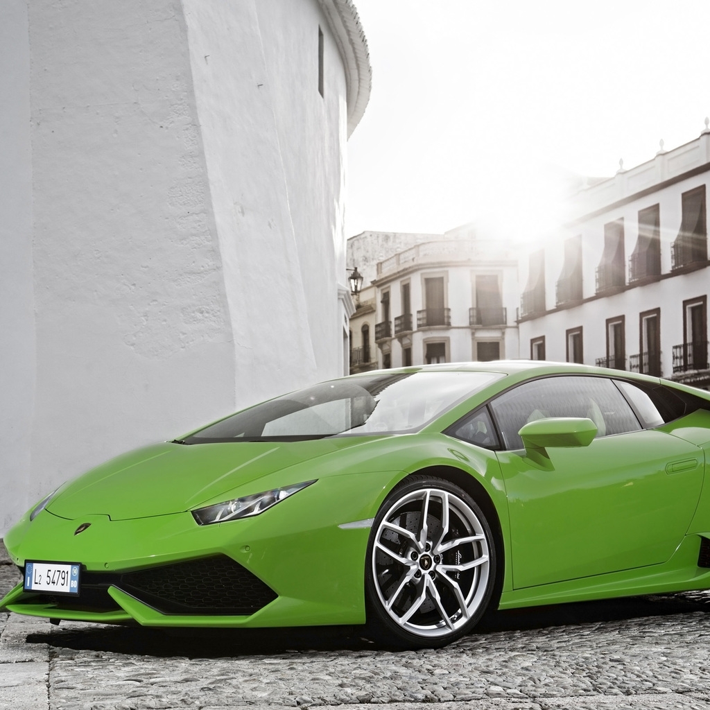 Green Lamborghini Huracan for 1024 x 1024 iPad resolution