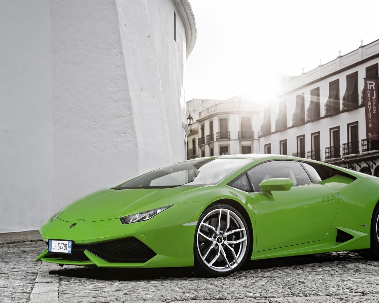 Green Lamborghini Huracan for 1280 x 1024 resolution