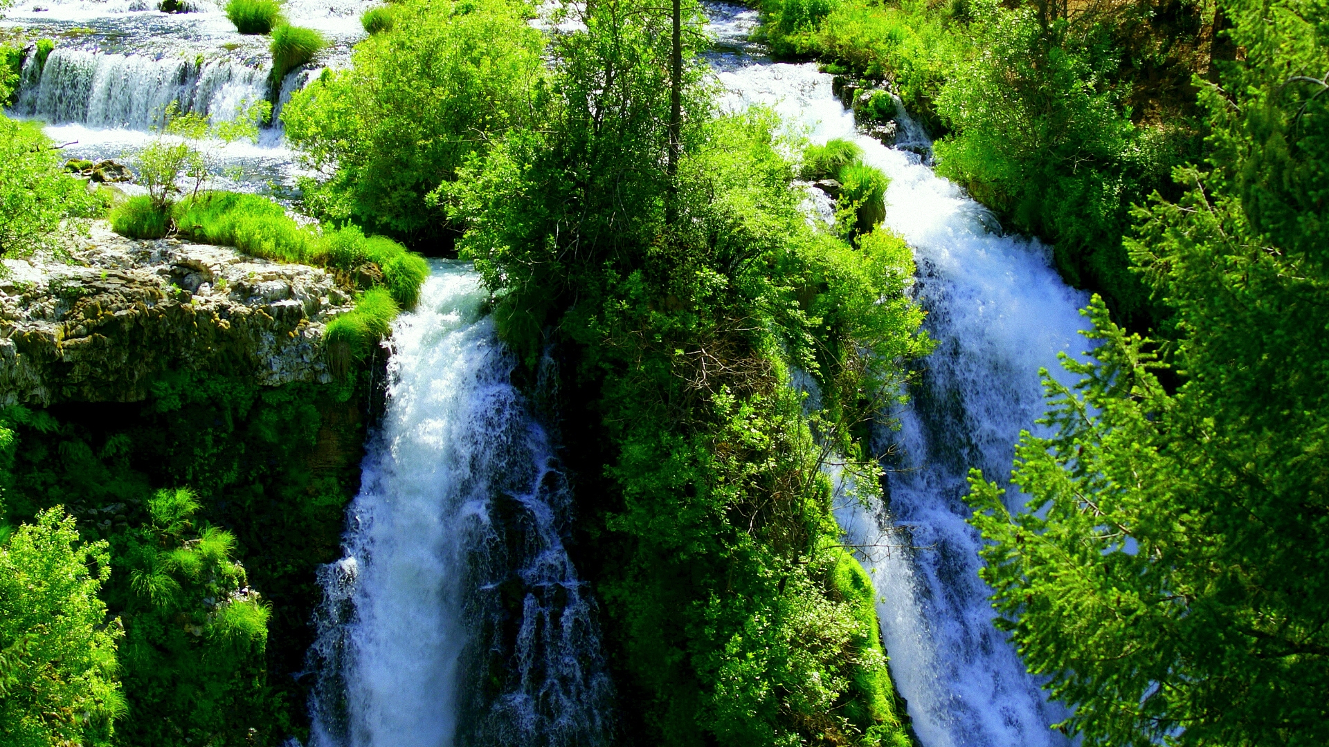 Green Mountain Waterfall for 1920 x 1080 HDTV 1080p resolution