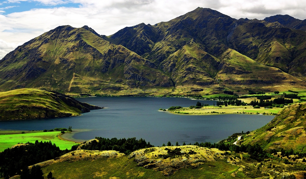 Green Mountains and Lake for 1024 x 600 widescreen resolution