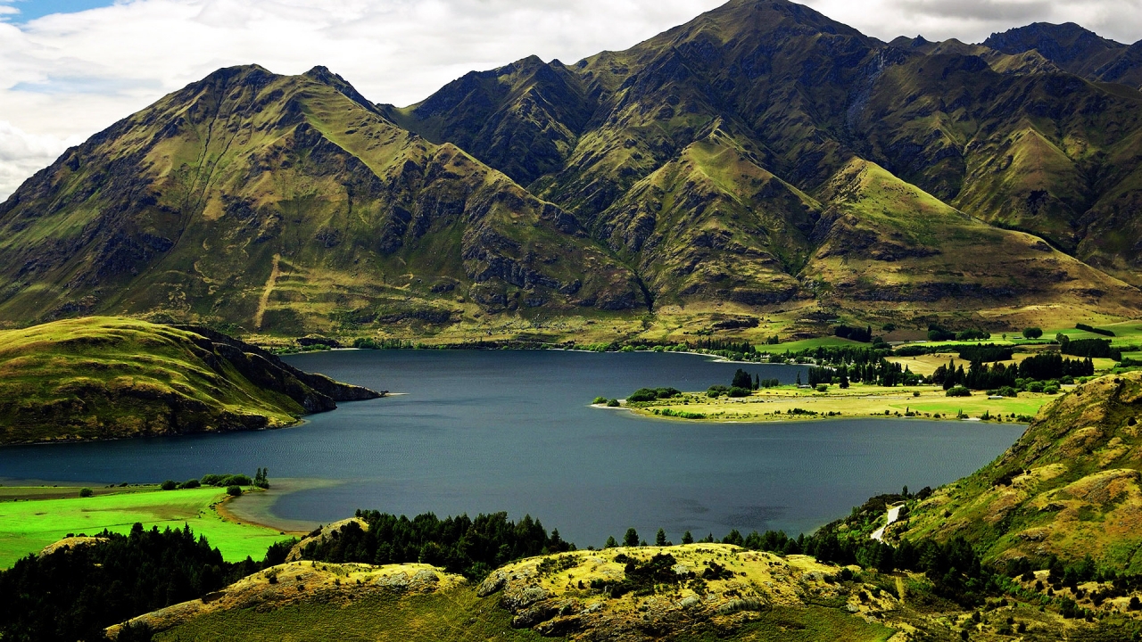 Green Mountains and Lake for 1280 x 720 HDTV 720p resolution