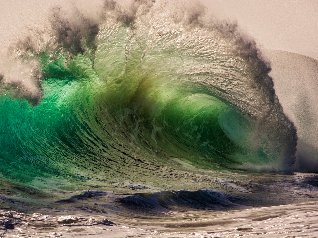 Green Ocean Wave for 1024 x 768 resolution