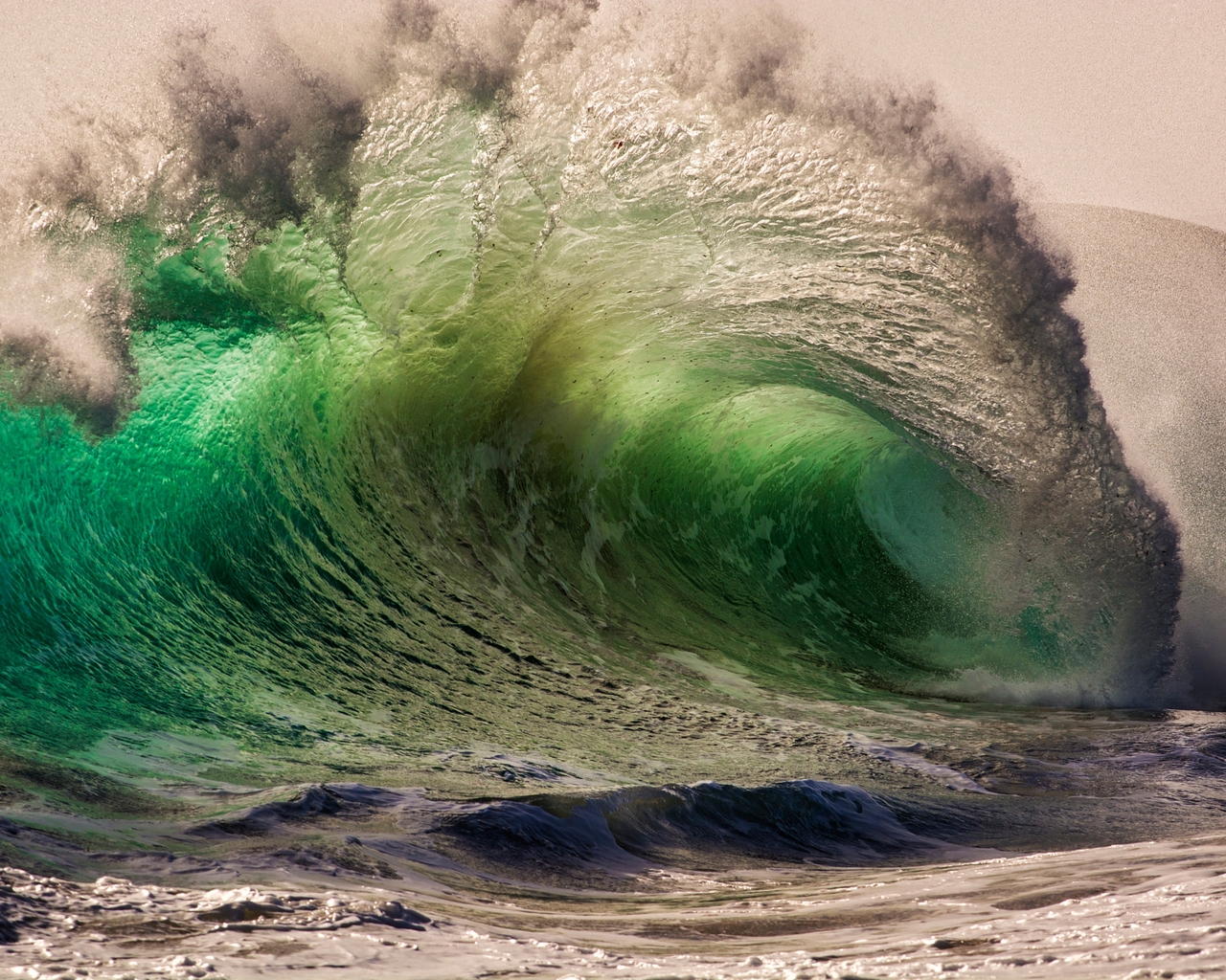 Green Ocean Wave for 1280 x 1024 resolution