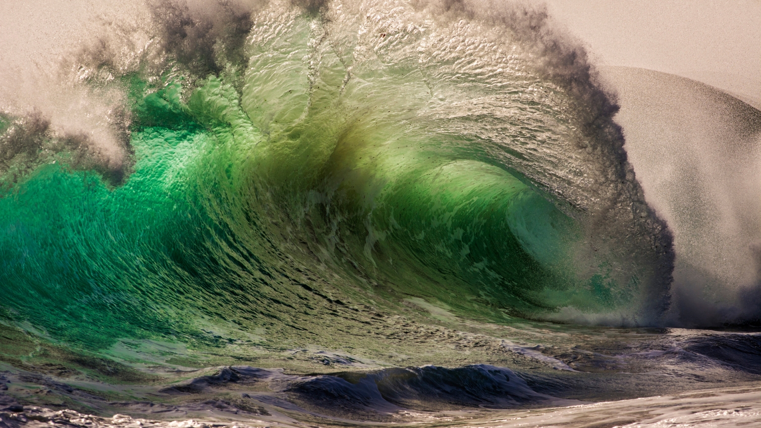 Green Ocean Wave for 1536 x 864 HDTV resolution