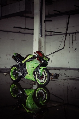Green Yamaha YZF R1  for 320 x 480 iPhone resolution
