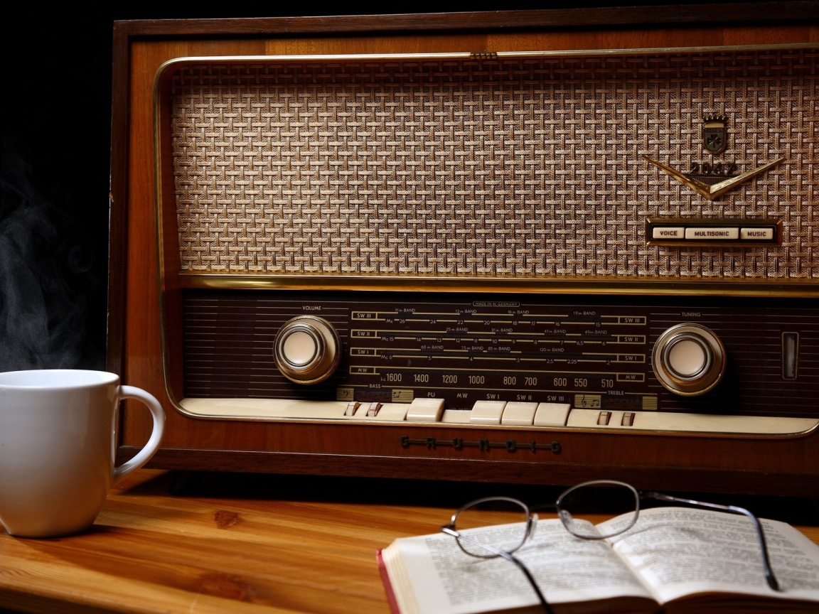 Grundig Radio for 1152 x 864 resolution