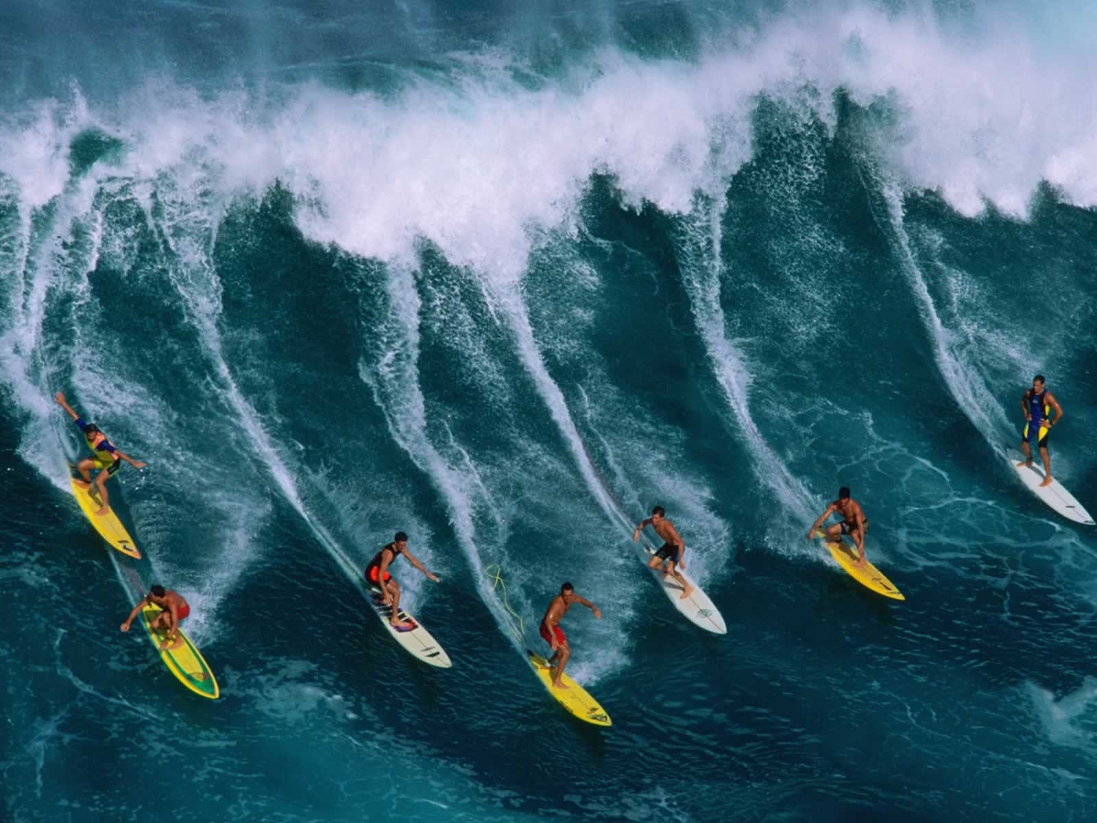 Guys Surfing for 1600 x 1200 resolution