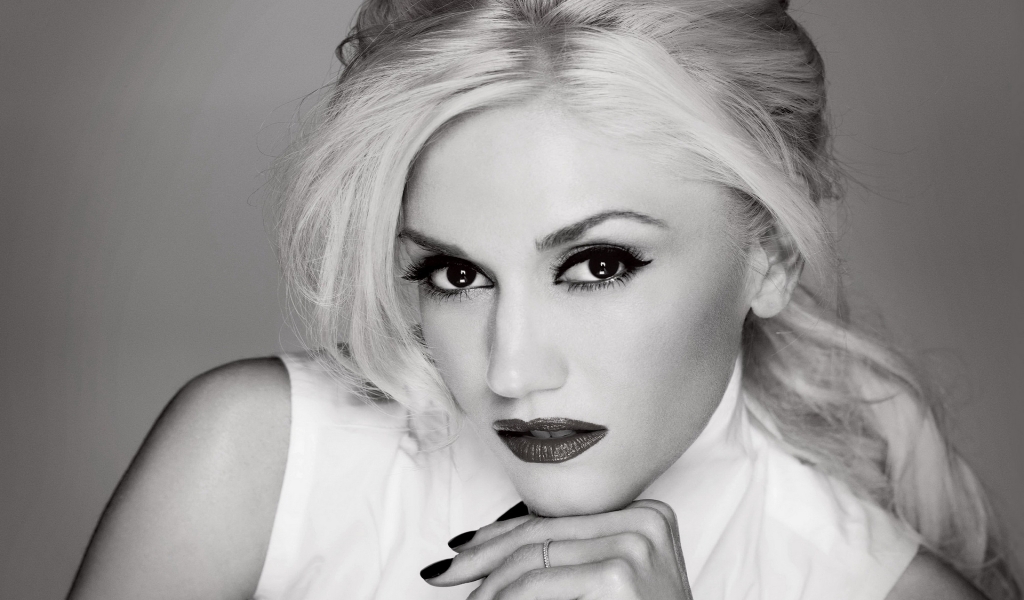 Gwen Stefani Black and White for 1024 x 600 widescreen resolution