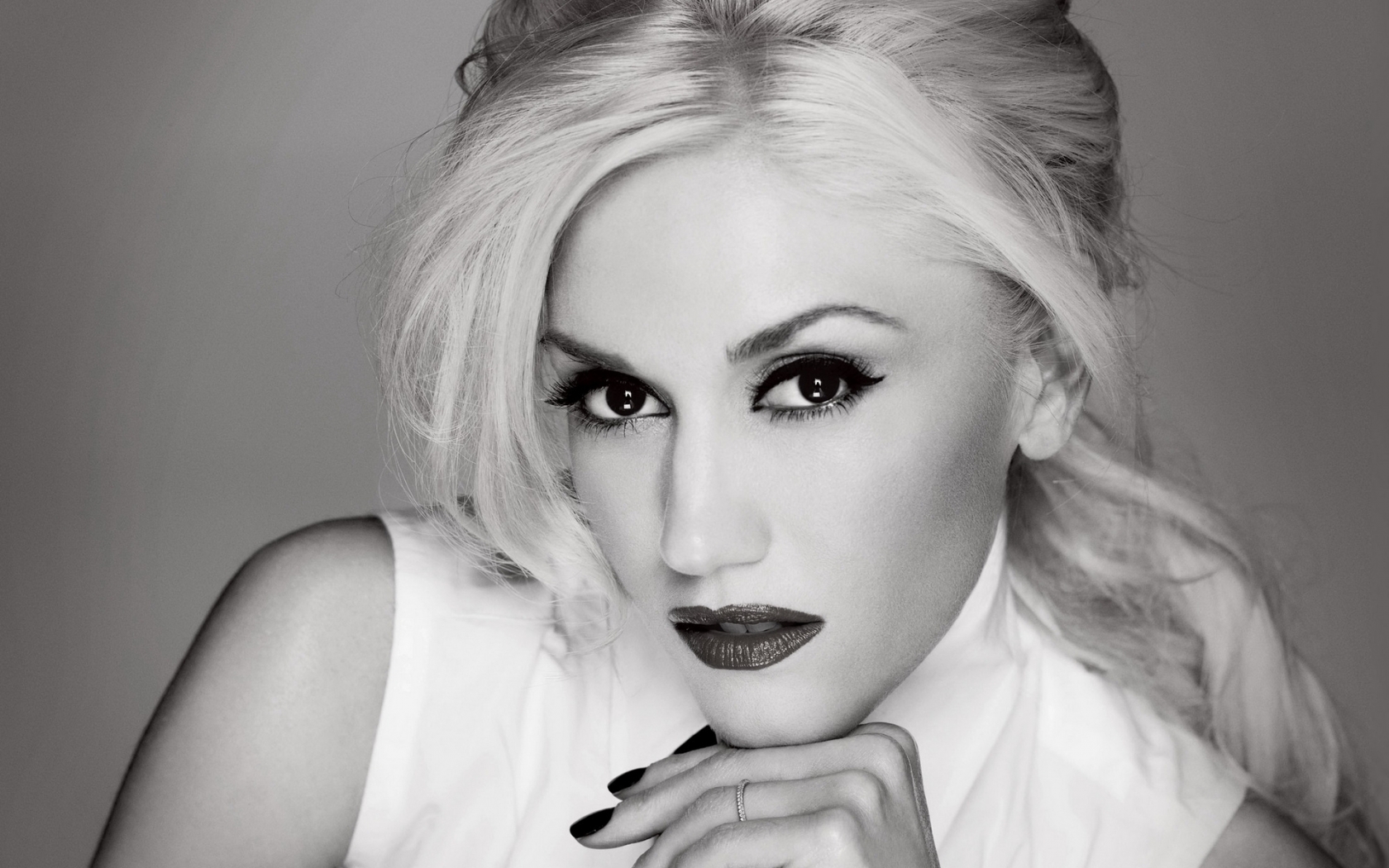 Gwen Stefani Black and White for 1680 x 1050 widescreen resolution