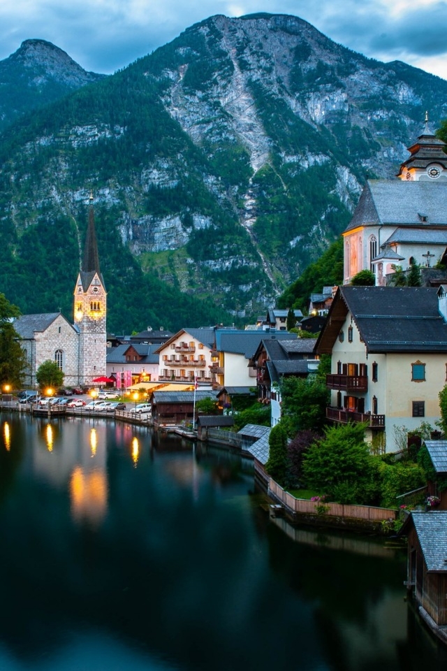 Hallstatt Austria for 640 x 960 iPhone 4 resolution